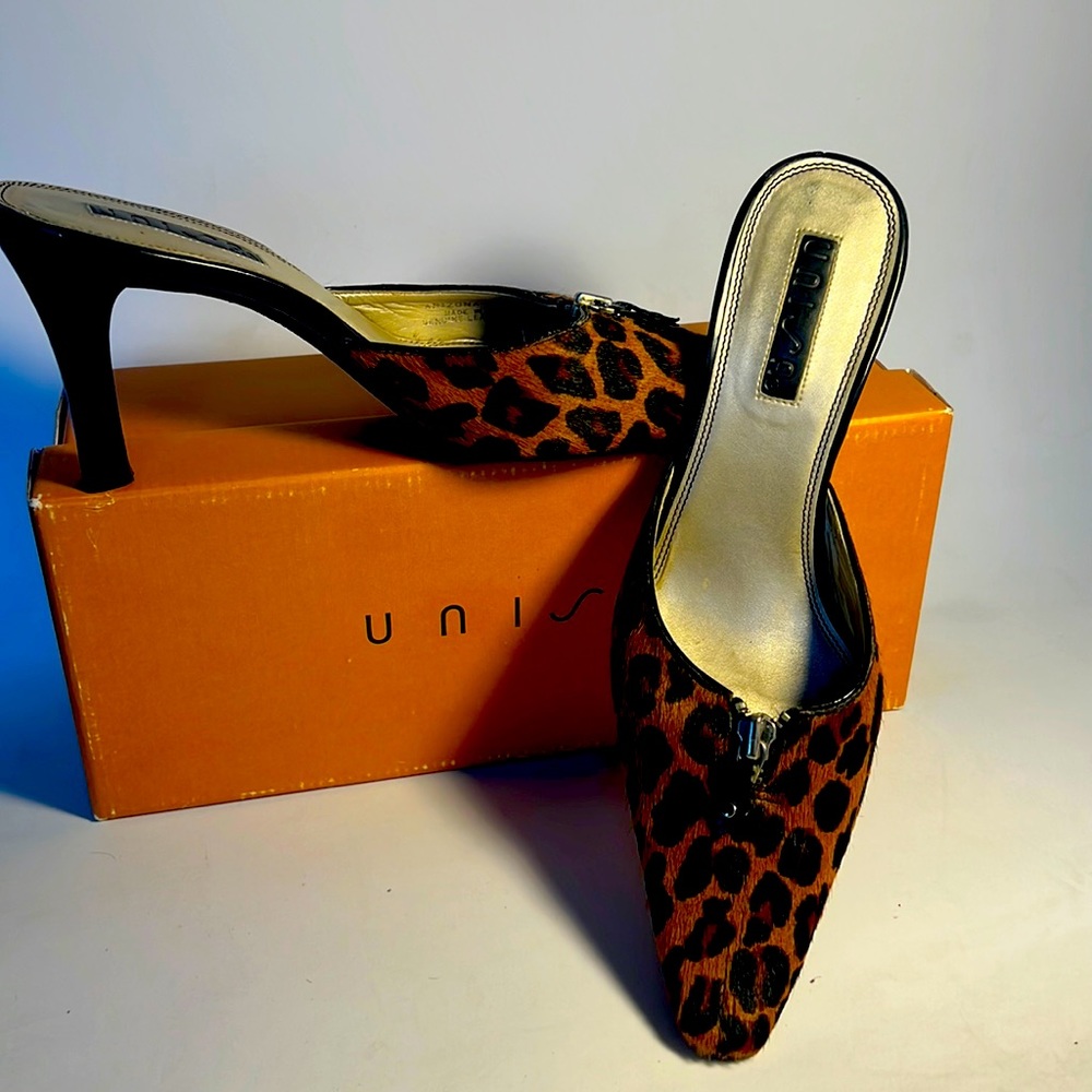 UNISA pony leather leopard print kitten heel